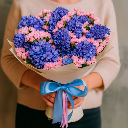 Букет из свежих цветов «Синий рассвет»